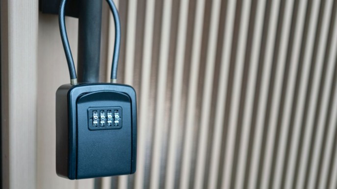 Affitti brevi, lo stop al self check-in divide: maggioranza unita, ma c’è il no dell’Aigab