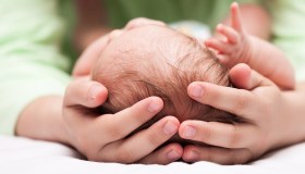 A chi spetta il bonus bebè 2025 e come richiederlo, serve l’Isee?