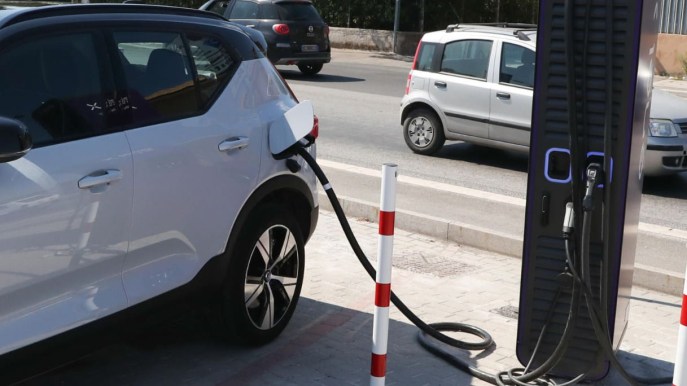 Bonus colonnine elettriche, pubblicato l’elenco dei beneficiari: contributi in arrivo