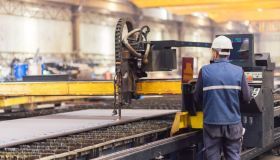 Produzione industriale, stabile a ottobre 2024 rispetto al mese precedente: -3,6% sul 2023