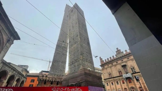 Bologna aumenta la tassa di soggiorno per il Giubileo, ora si paga fino a 7 euro a notte