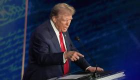 Trump ai BRICS, dollaro o dazi fino al 100%. Le implicazioni sui cambi