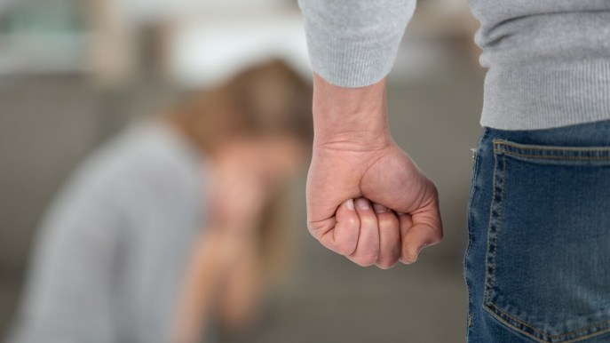 Licenziato per maltrattamenti alla moglie? Sì se c’è condanna penale: la Cassazione
