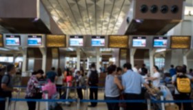 Volare a Natale e Capodanno, prezzi in aumento anche del 1.000%