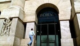 La Borsa del 2 gennaio, i titoli oil salvano Piazza Affari che chiude a +0,55%