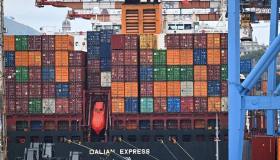 Indice Pmi dei servizi in aumento, cresce l’economia nel Paese ma è ancora troppo poco